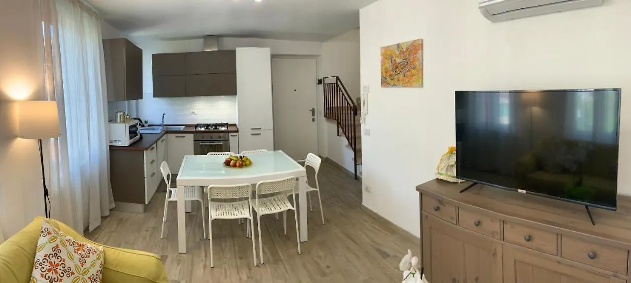 Apartment Casa La Wanda - Camaiore Toscana - 2 Bedroom & Terrace Italy