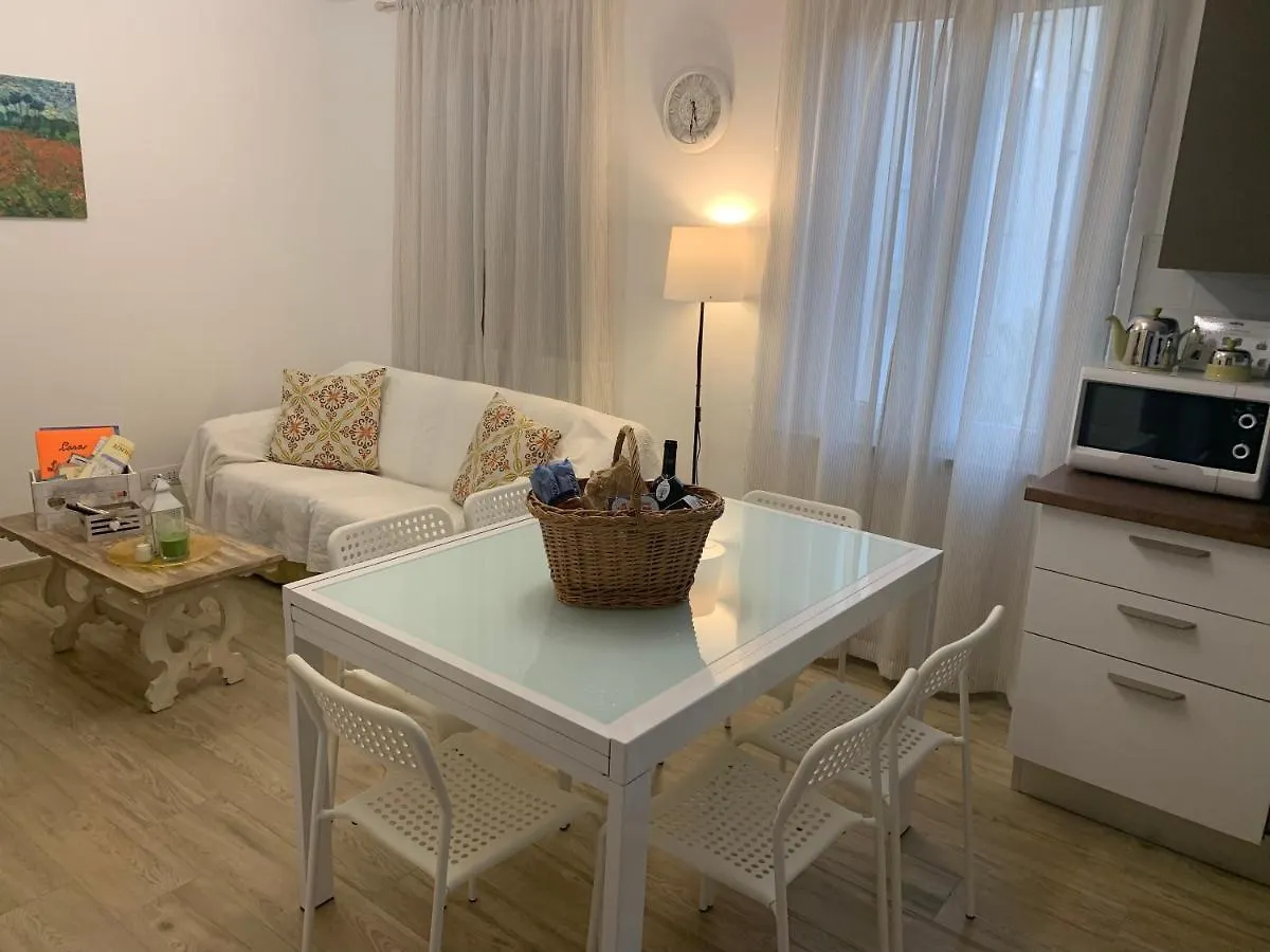 Apartment Casa La Wanda - Camaiore Toscana - 2 Bedroom & Terrace Italy